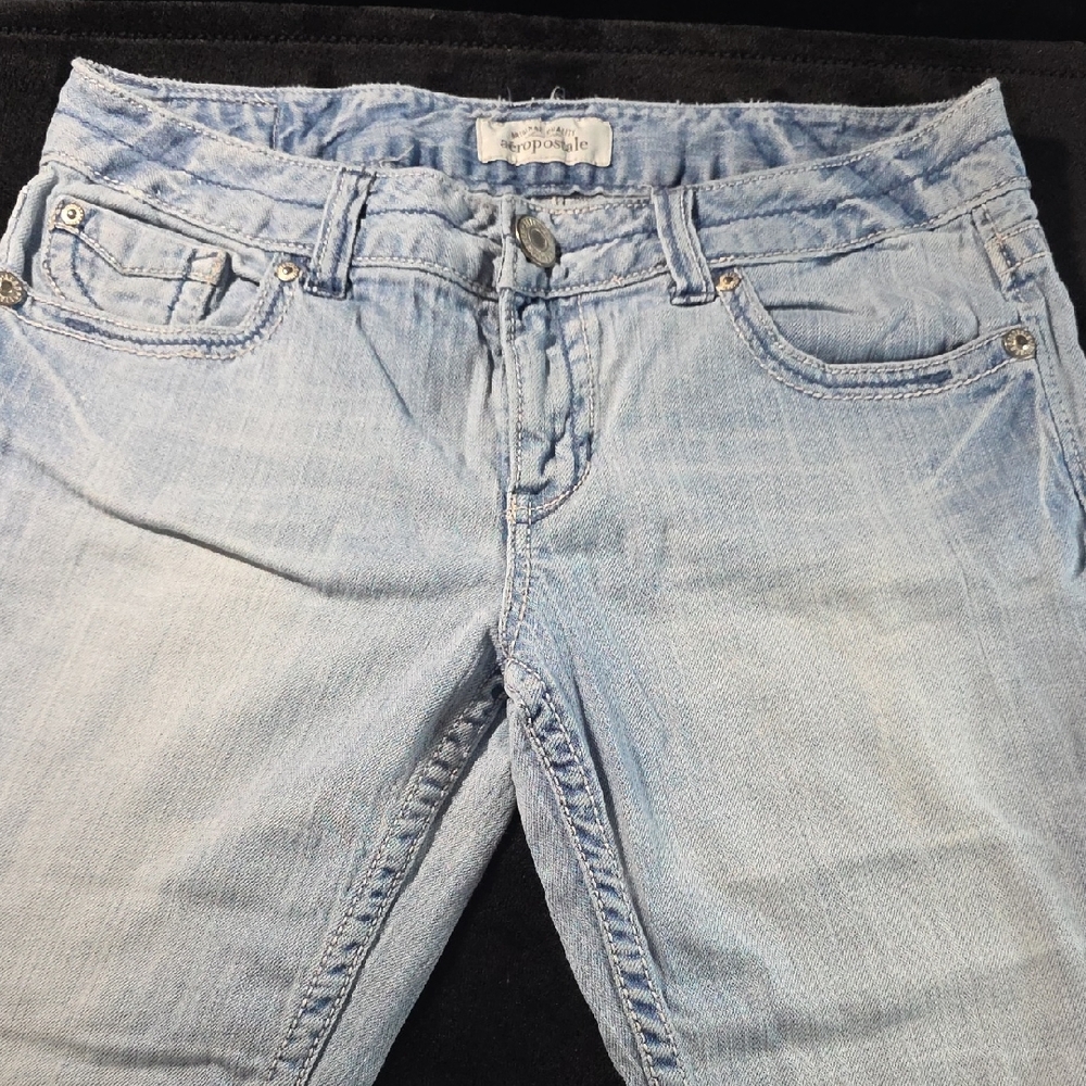 Aeropostale Light Wash Women's Cropped Jeans